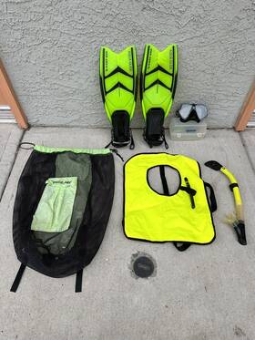 3242121 Deep See Adult Snorkel Set Impact Resistant Diving Mask Split Fins Vest With