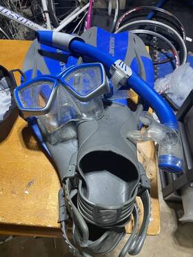 U.s. Divers 123423567865 Adult Small/medium Standard Comfortable Water-tight Fit Snorkel Set