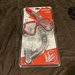 Dolfino Premier Red Mask & Snorkel Set Youth 7+WMC10347BL (4E). Fixed Price $18.99.