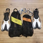 Speedo Dive Snorkel Bundle: 2 Sets Of Goggles, Mesh Bags And Jr L/xl Fins. Fixed Price $31.59.