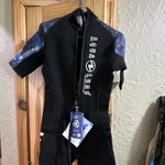 New Aqua Lung Hydroflex Men's Short Sleeve Black Wetsuit Size Xs With Tags. Fixed Price $125.00.