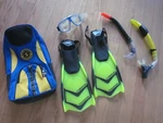 Us Divers Hydroflex Fins Med 7-10 FLIPPERS/GOGGLES/2 Snorkels Diving Kit Bag. Fixed Price $38.69.