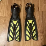 Oceanic Vortex V-16 Split Fins With Spring Straps Small Black And Yellow. Fixed Price $26.20.