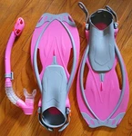 Snorkeling Gear Set, U.s. Divers, GIRLS,5-9.5,HOT Pink,w/travel Bag,fins,snorkel. Fixed Price $6.05.