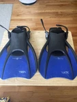 Divers Unisex Trek Fins Blue Black Adjustable Size Small 4-7/37-41. Fixed Price $14.99.